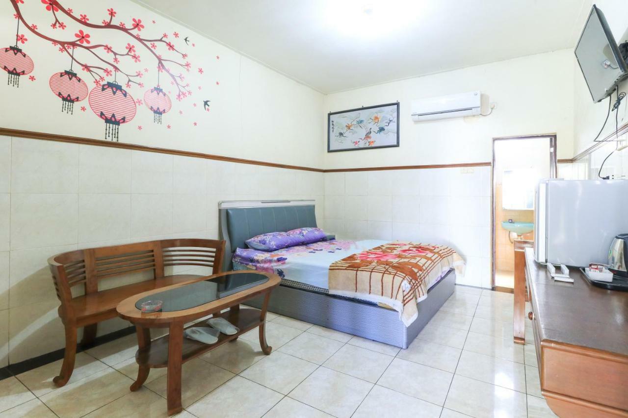 Naga Mas Hotel Mojokerto Buitenkant foto